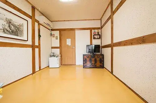 Jeonju Ddlanche Bongwan Pension