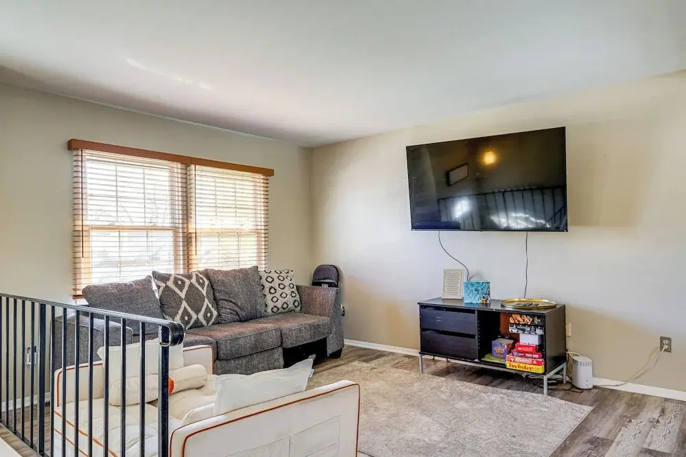 Commute to Alexandria & DC: Home w/ Shared Yard