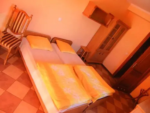 Pokoje Gościnne "Pod Klonem"