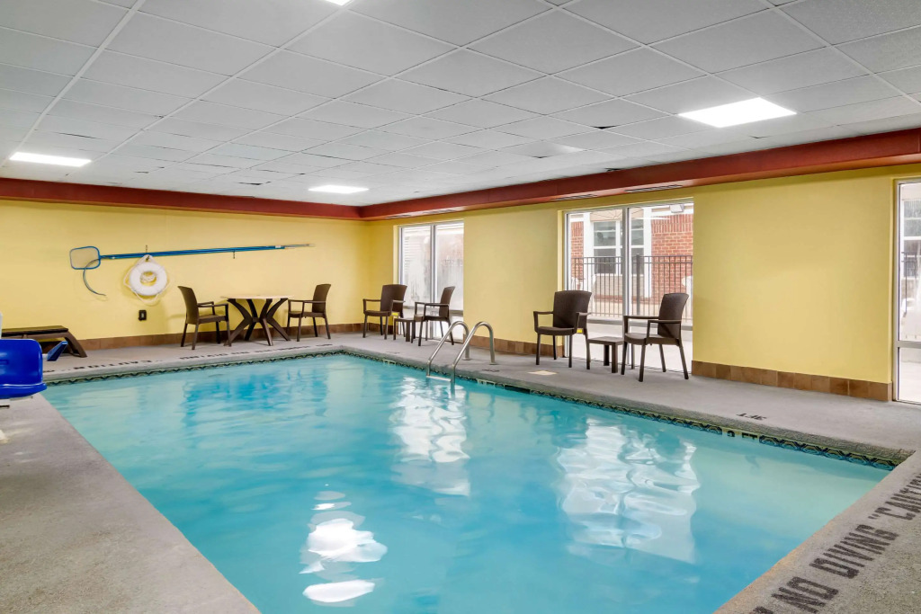 Comfort Inn & Suites Macon North I-75