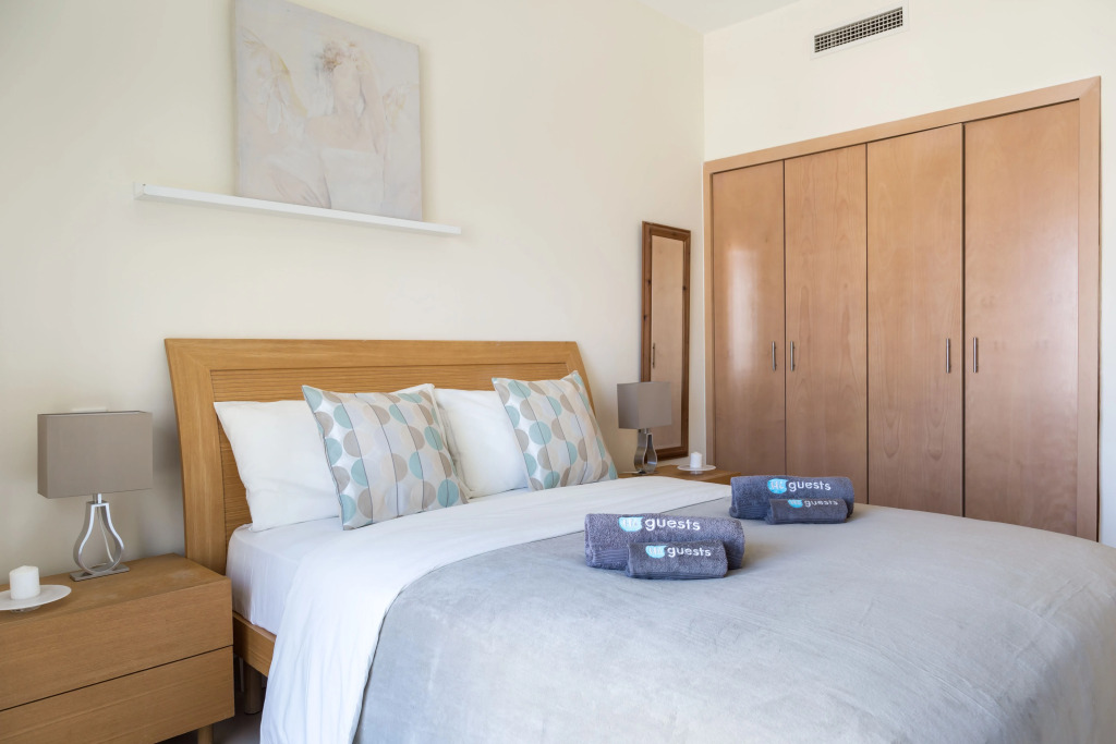 Perfect location! 1BR with best views to Marina