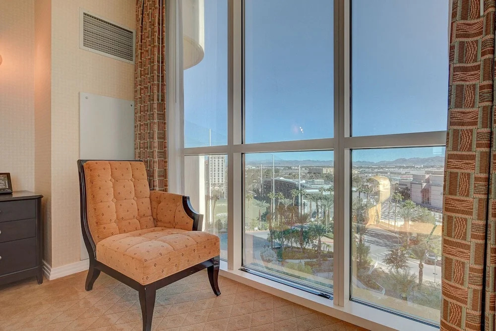 LUXE 702 MGM Signature 1 BR 2 BTH SUITE