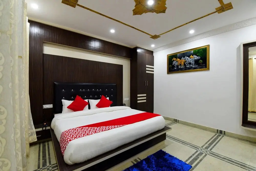 OYO 14177 Hotel HHH
