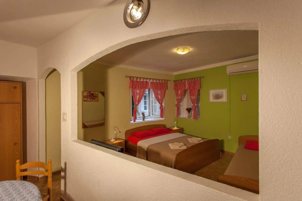 Guest House Floreus Cres