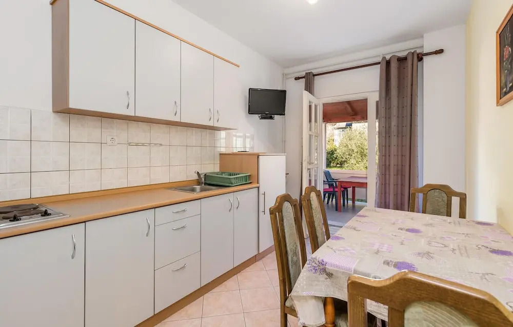 Beautiful Home in Kampor With Wifi and 2 Bedrooms
