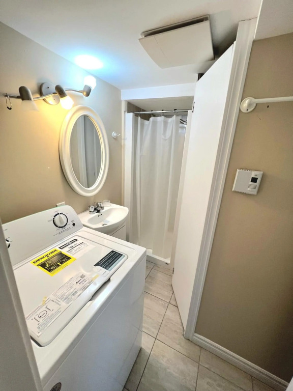 Cozy spacious Apt In Laval, Greater Montreal