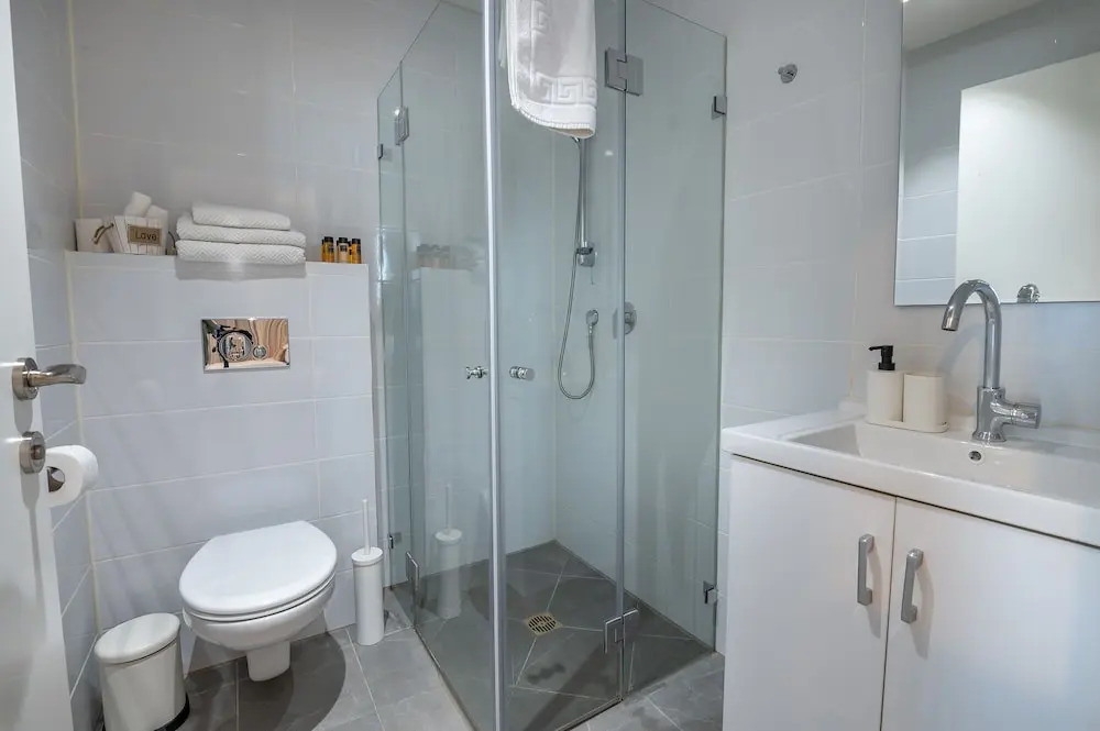 Hi-Yam SeaView Apartments & Suites - Building Shelter Available