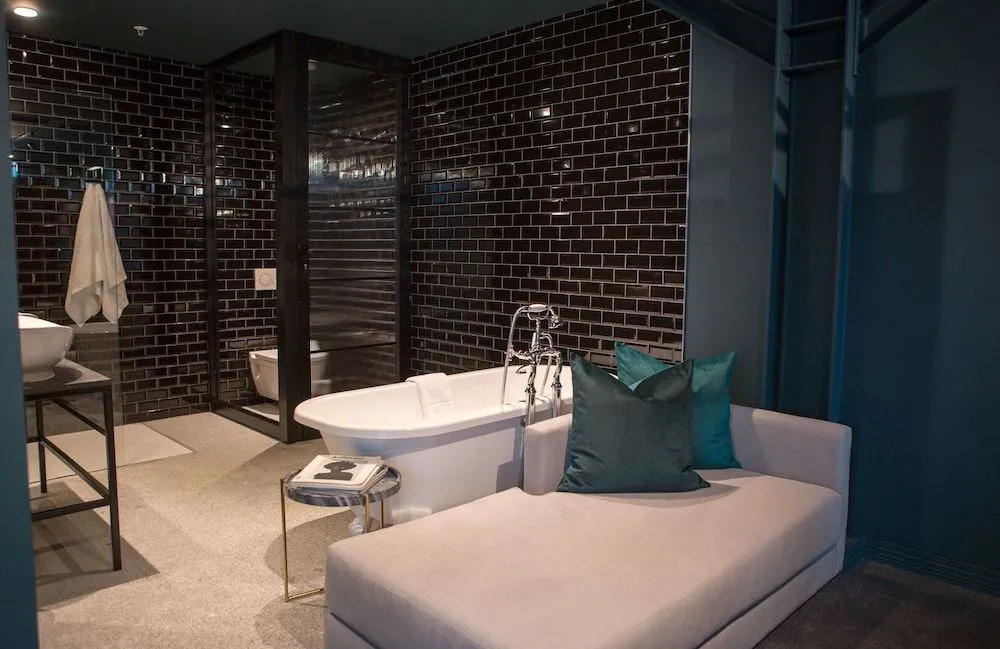 Cartel House Hotel