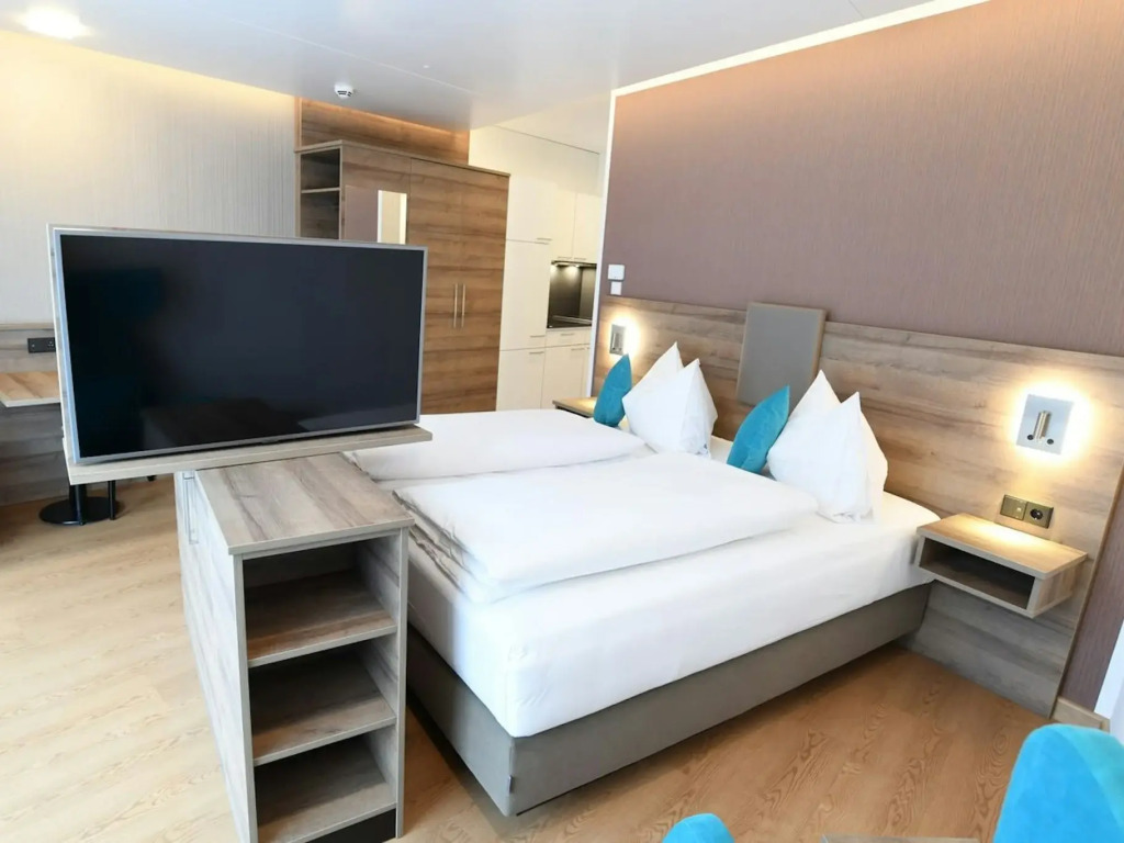 WESTSIDE Hotel
