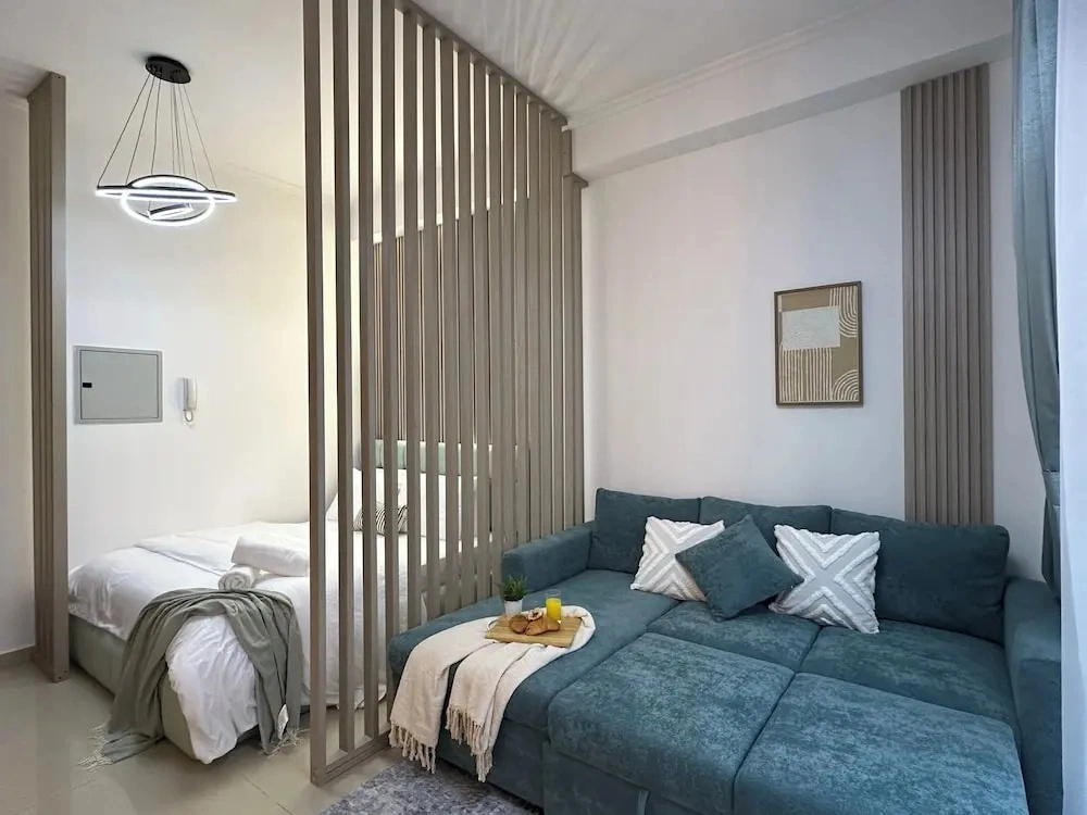 Stylish Studio with Stunning Canal View