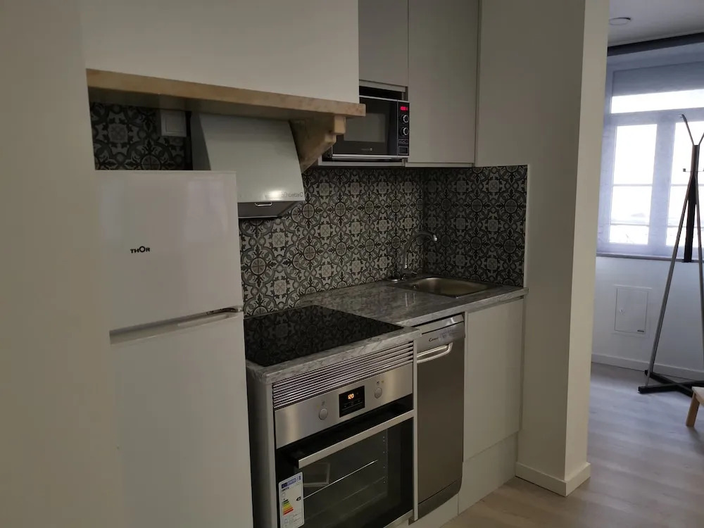 Chiado Local Artist Suites w Parking & EV