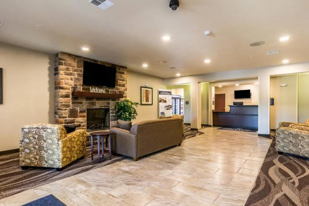 Cobblestone Hotel & Suites - Torrington