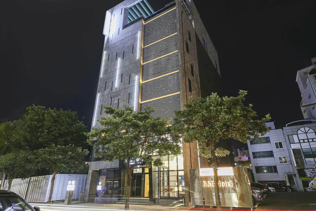 R B Business Hotel