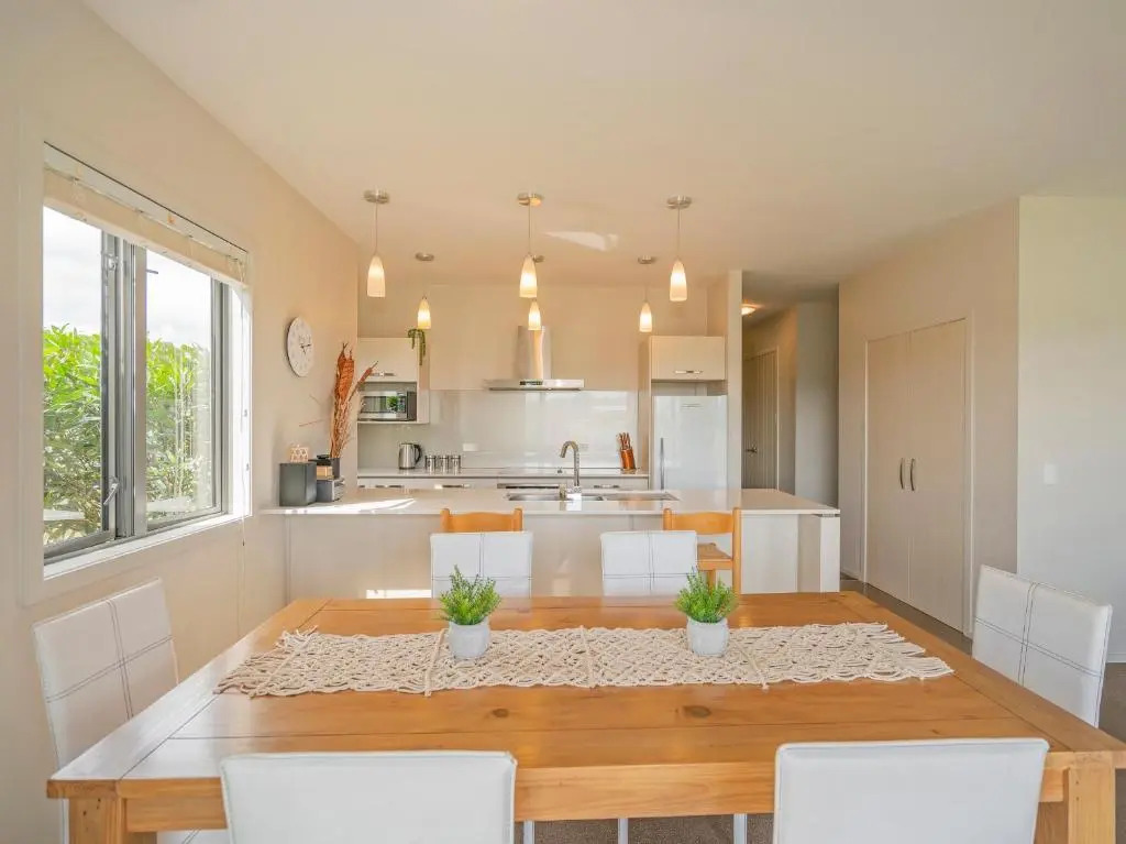 Lakeside Villa Retreat - Matarangi Downstairs Unit
