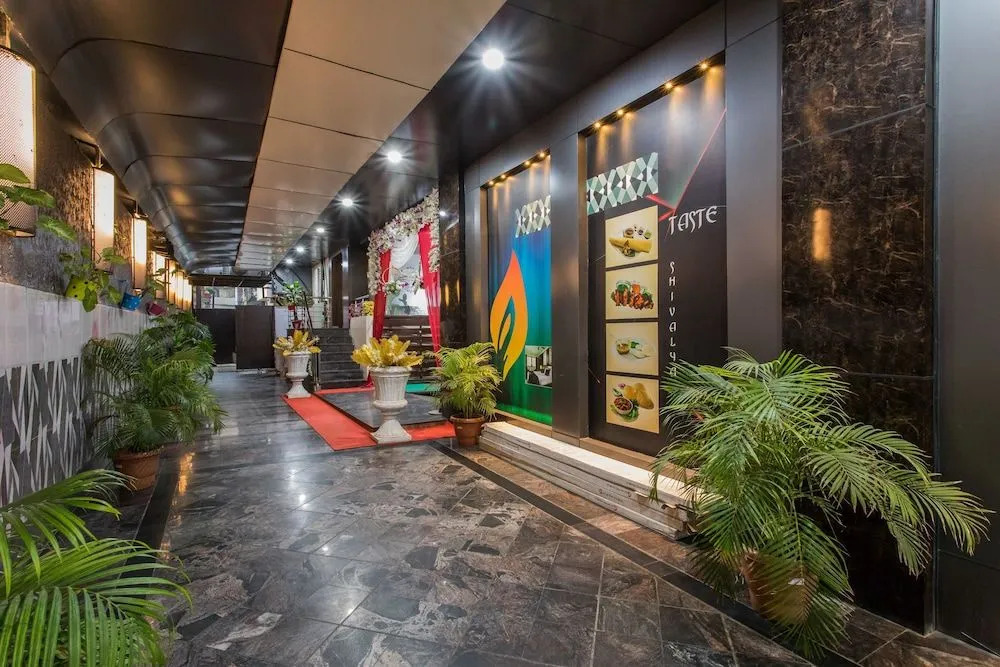 Super Townhouse Divya Palace