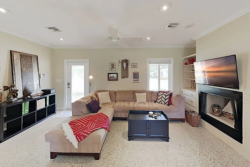 New Listing! Quiet Near Downtown & Beaches 2 Bedroom Home