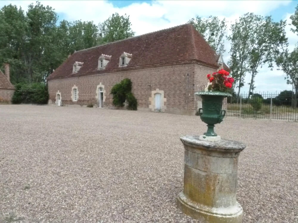 Pavillion du Chateau de Saint Augustin