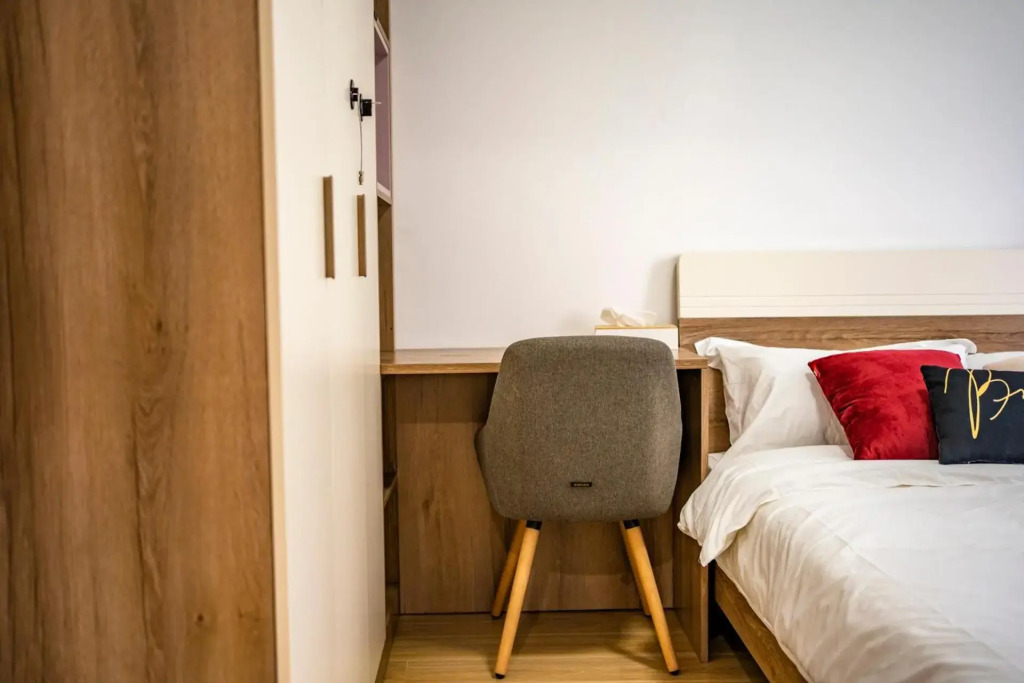 Locals Apartment House 01