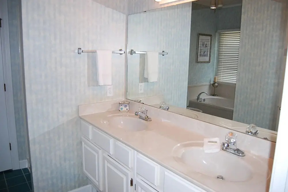 Hayley House Beachside 12 - Four Bedroom Vacation Home
