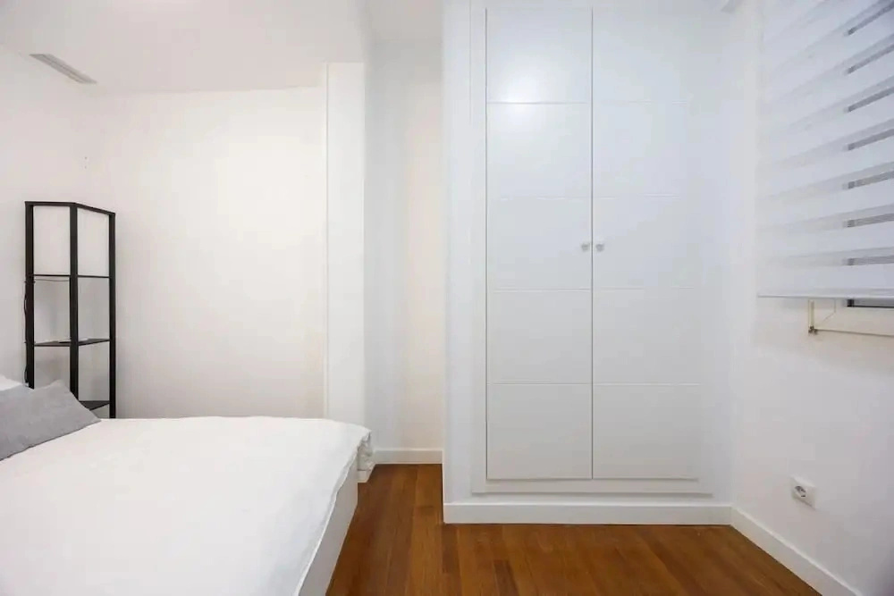 Stay in La Latina Stylish Apartment for Work and Study