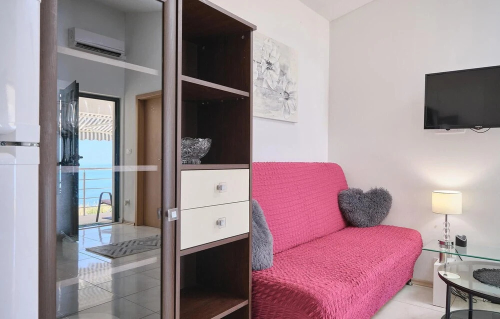 Nice Home in Podstrana With Outdoor Swimming Pool, Wifi and 2 Bedrooms