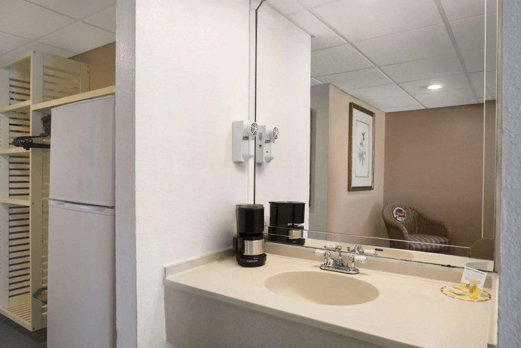 Days Inn by Wyndham Panama City Beach Beachfront Resort