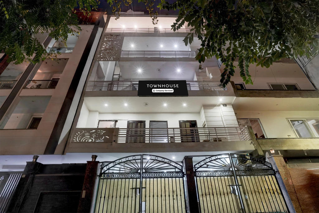Super Townhouse Sector 46 Huda Market