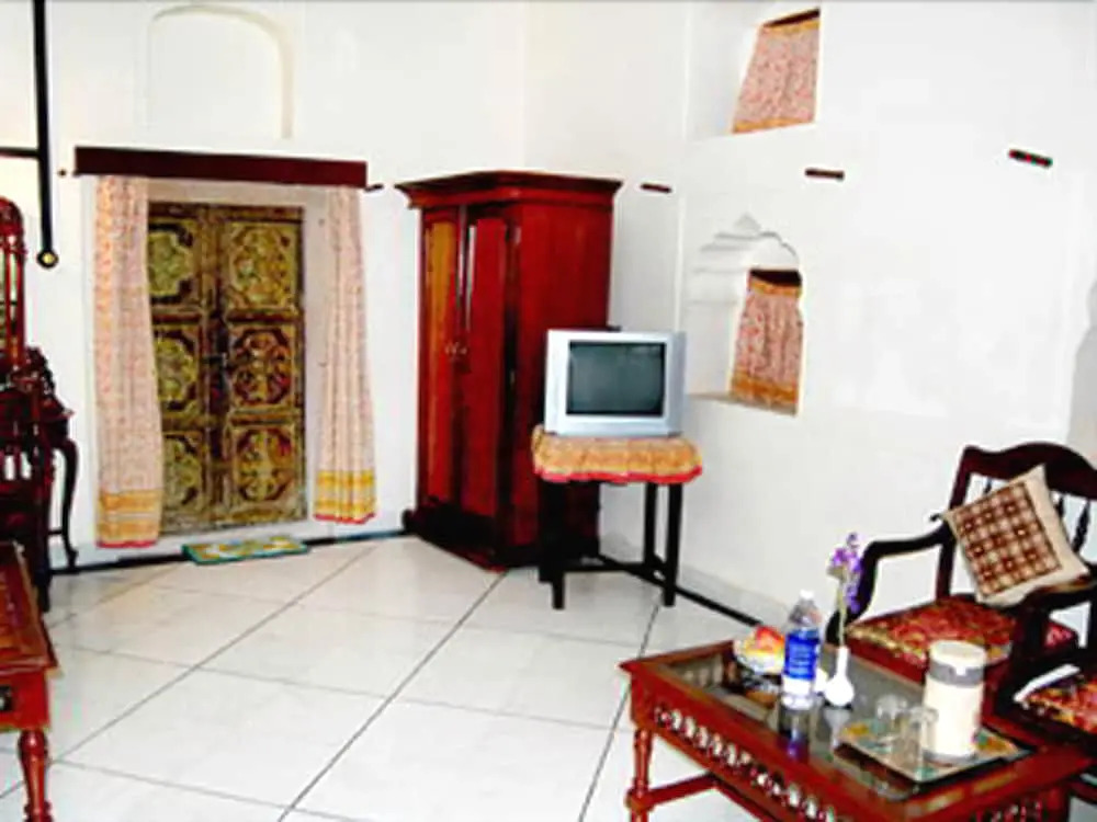 Mahalkhas Palace