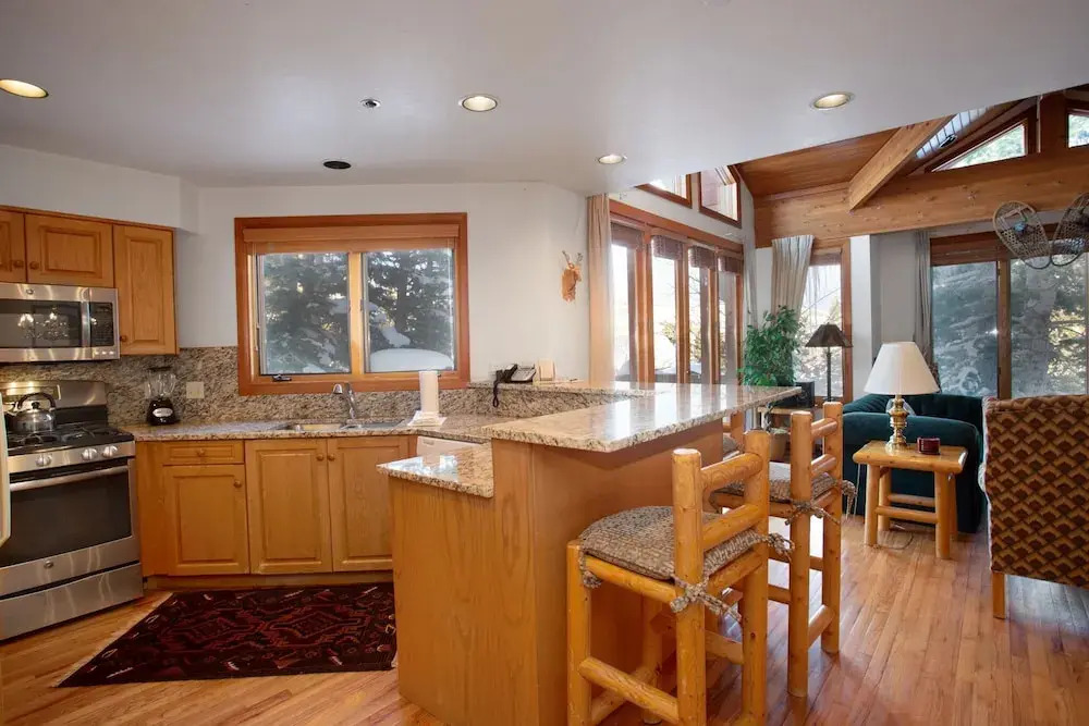 Ridge at Deer Valley Resort - Three Bedroom Condo with Hot Tub #16 3 Condo