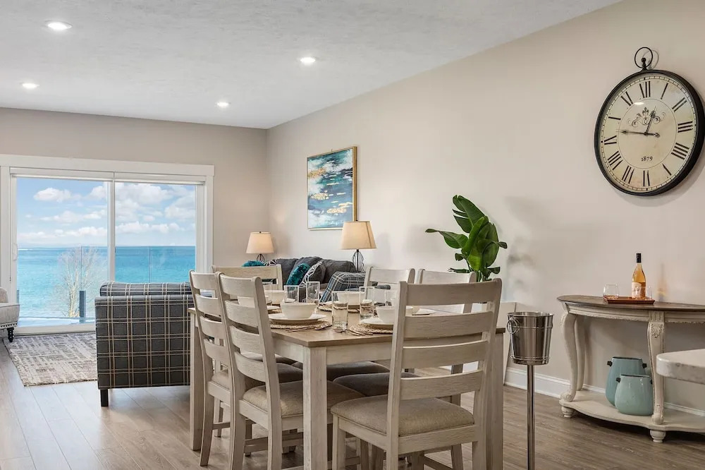539 Bay St. Lake View Condo Unit 403E