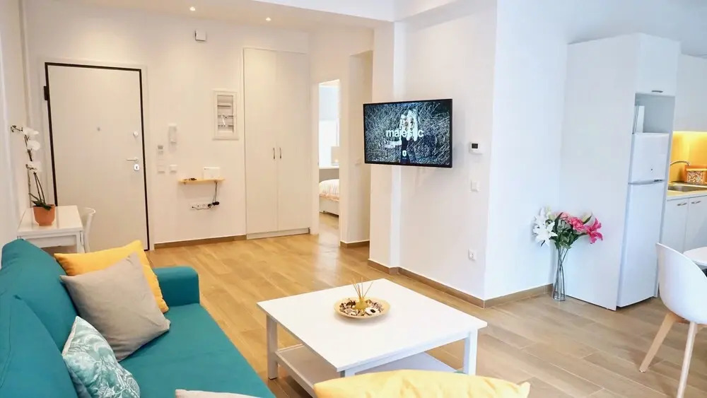 Warm & Spacious Apt in Athens