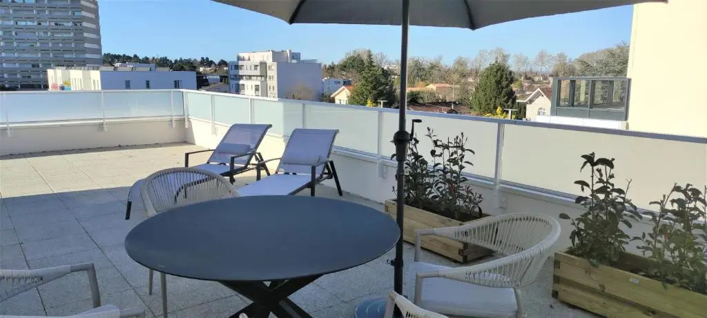 New apartment with terrace and parking