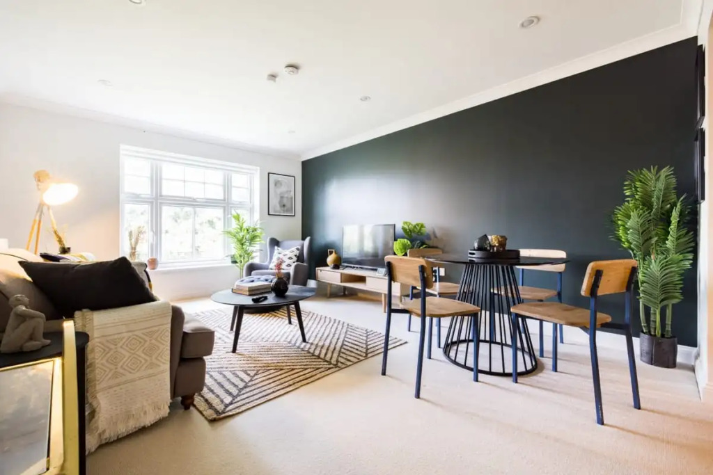 The Brockwell Park Escape - Bright 2BDR Flat with Parking