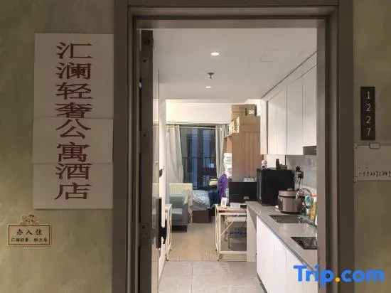 Huilan Light Luxury Apartment (Shenzhen Guanlan Avenue Qianxin Subway Station)