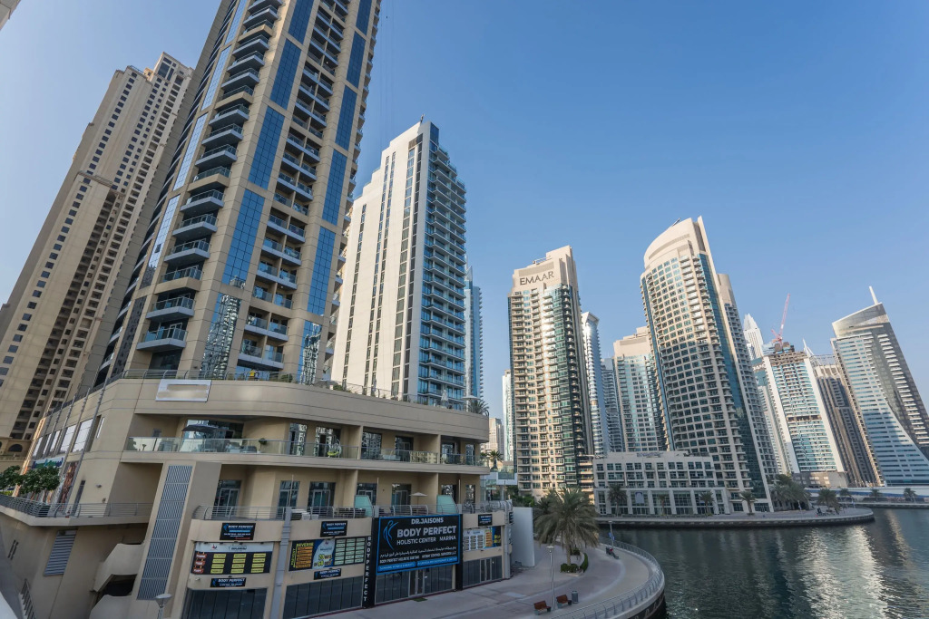 Views to the Marina floor 22 in Dubai Marina