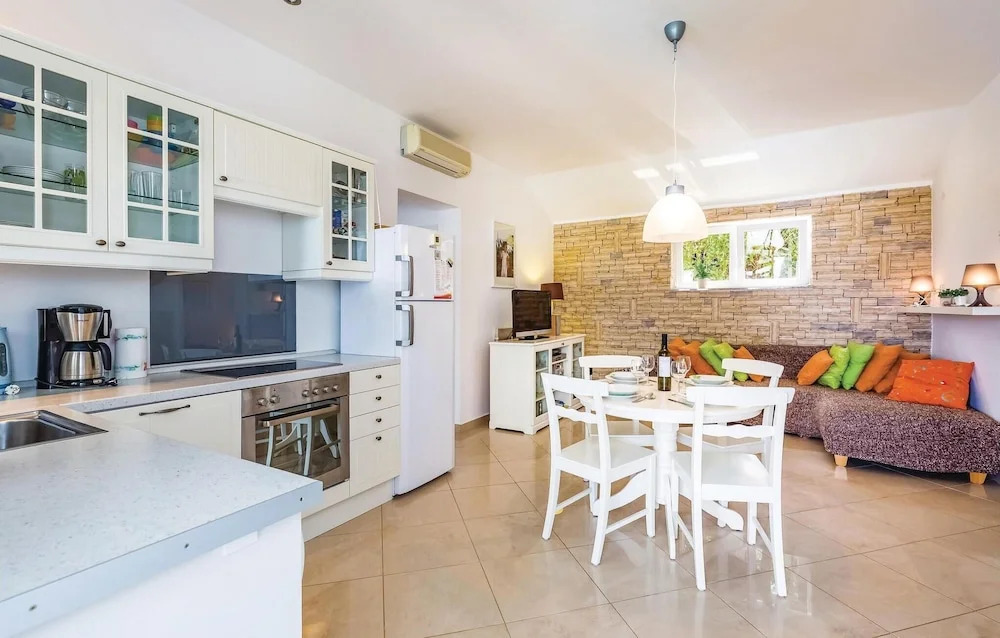 Beautiful Home in Njivice With Wifi and 3 Bedrooms