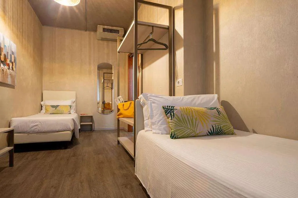 Hotel Embassy
