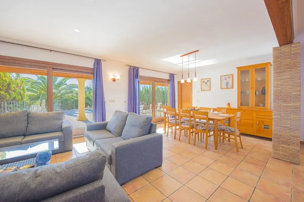 Villa - 6 Bedrooms with Pool and WiFi - 104983
