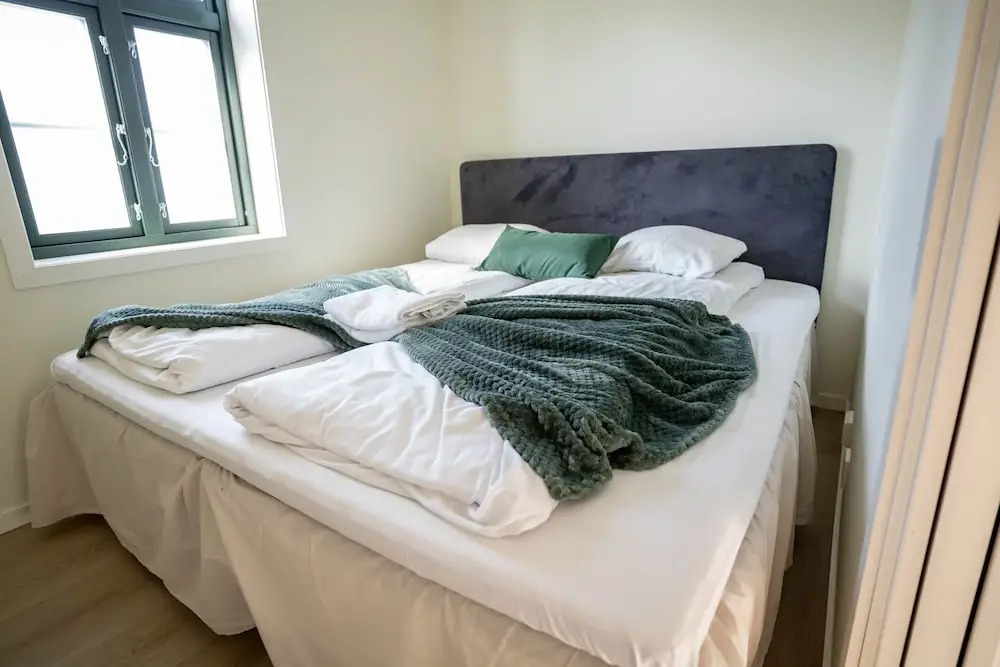 Vibrant Apartment on Bustling Street, Above a Restaurant - Perfect for Tourists,