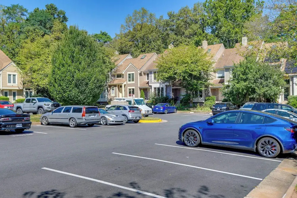 Close to Hospital & Dulles: Herndon Townhome