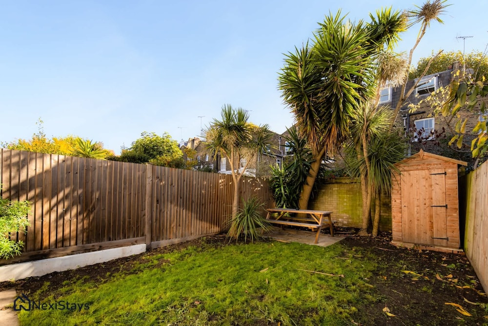 10 Mins Walk to The Oval The Kennington Retreat