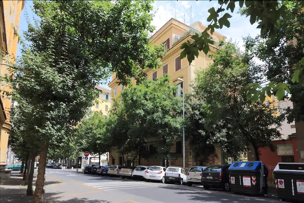 Bright one bedroom Halldis apartment close to St Peter’s square.