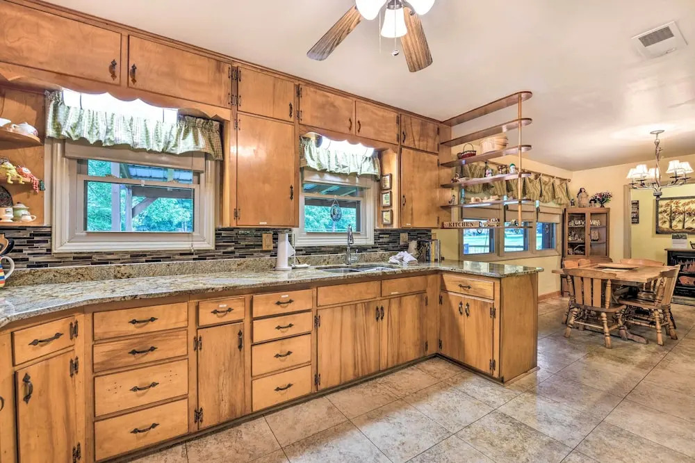 'campbell Retreat' in Maggie Valley w/ Deck!