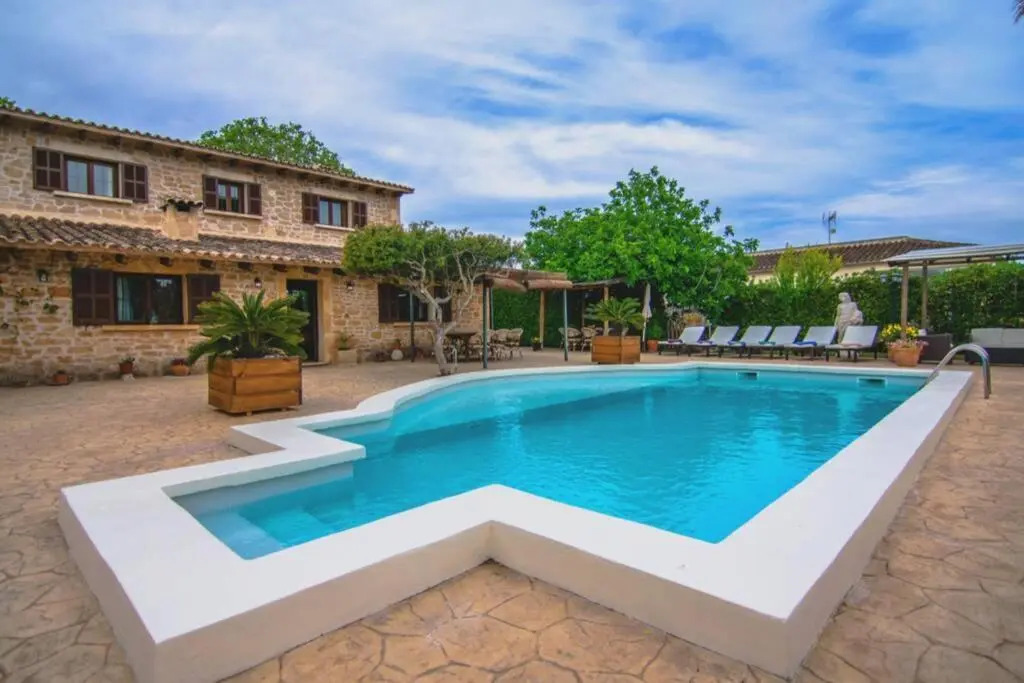 Casa con piscina a 1 km del mar y del pueblo