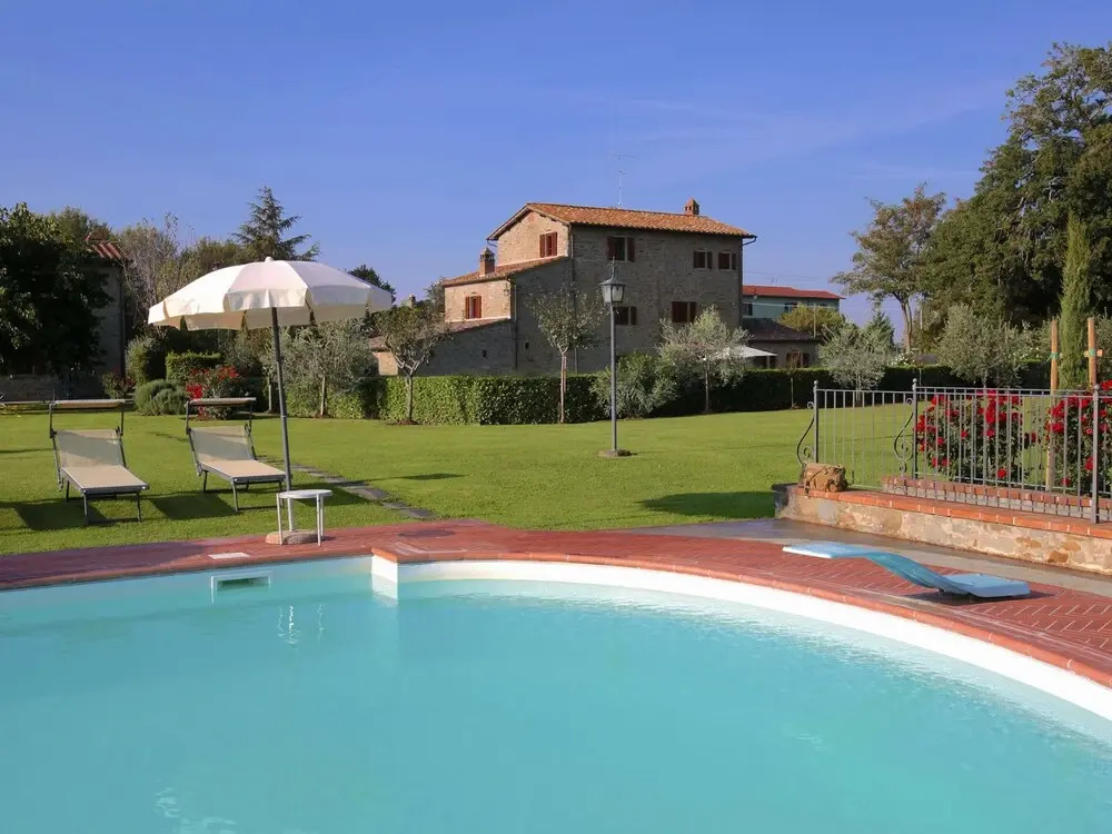 Apartment in Cortona With Pool and Hill Views