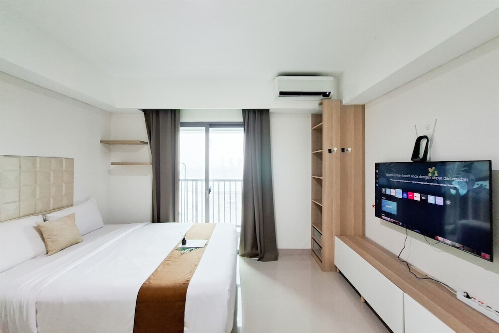 Comfortable 1Br Without Living Room At Apartment Bintaro Embarcadero