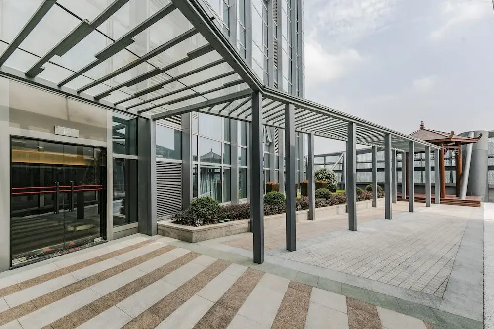 Pesht Premier Hotel