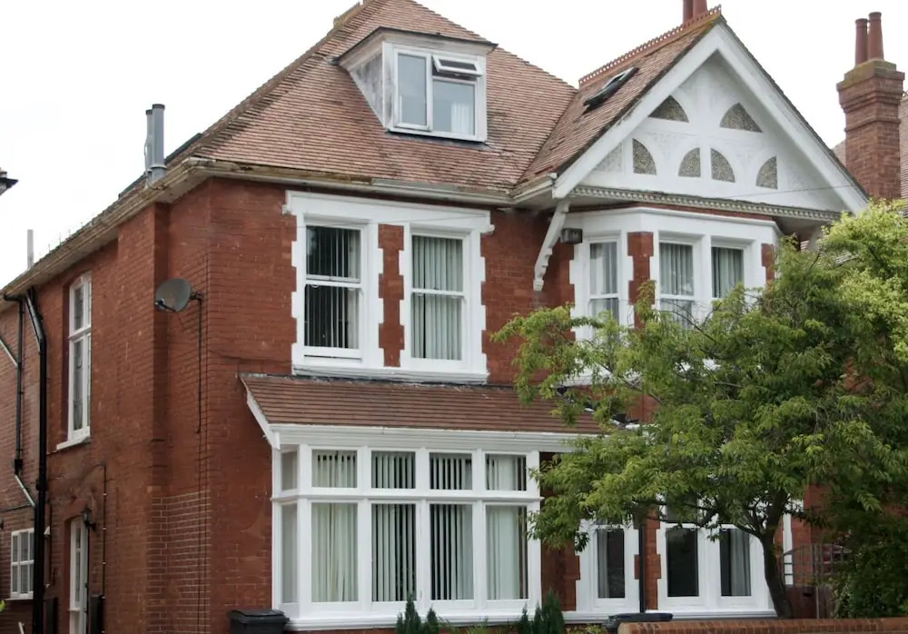 Fabulous,3 bedrooms, garden, hot tub, sleeps 8.