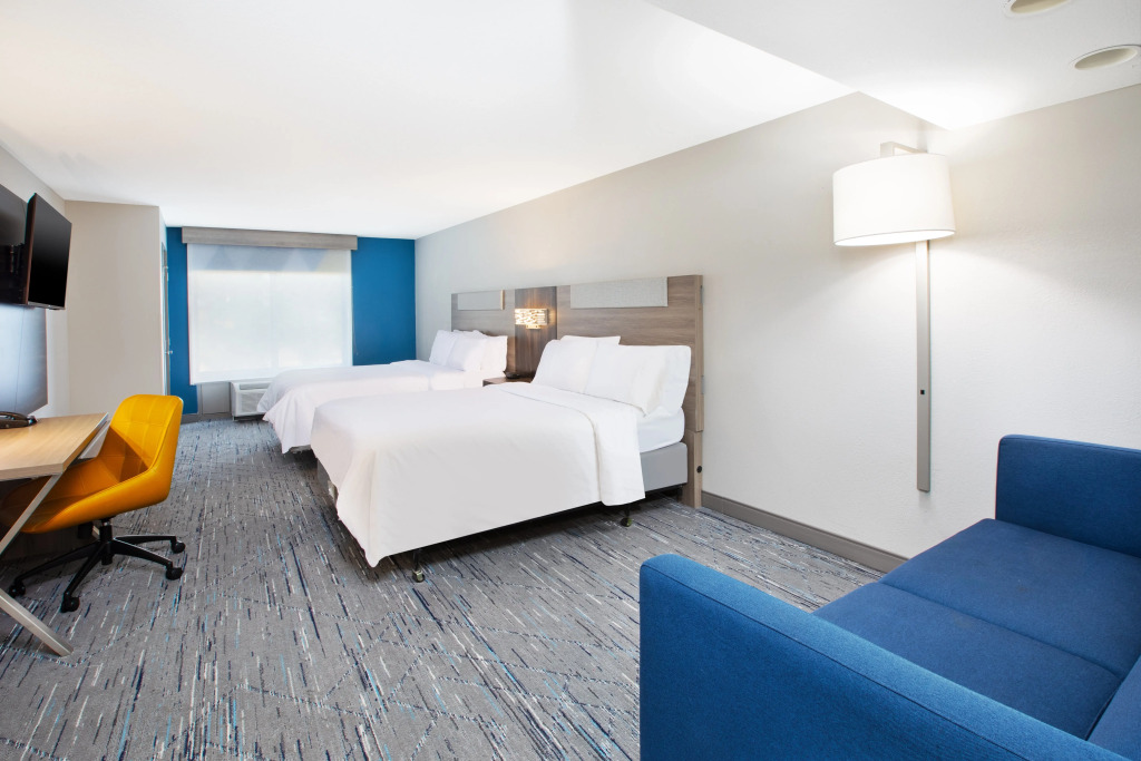Holiday Inn Express & Suites Milwaukee NW - Park Place by IHG