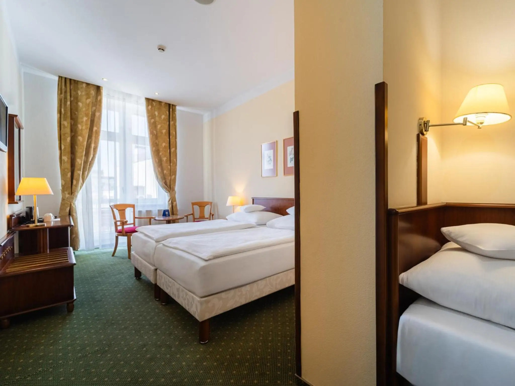 EA Hotel Rokoko